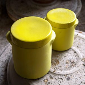 Boite cylindrique de rangement jaune moutarde en grès naturel , fabriqué en France